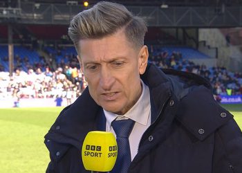 Predsjednik Crystal Palacea Steve Parish pruža ažuriranje Jean-Philippe Mateta nakon što je prevezen u bolnicu nakon šokantnog karatea u glavu