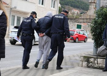 Prodavao kokain po gradu pa dug pokušao naplatiti iznudom