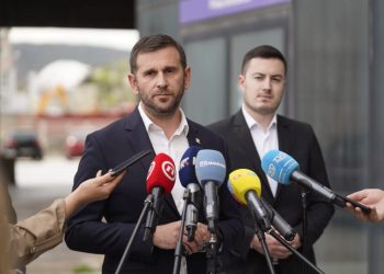 Puljak na konferenciji prozvao HDZ da njihovi interesi nisu u skladu s interesima Splita. Šuta sazvao konferenciju