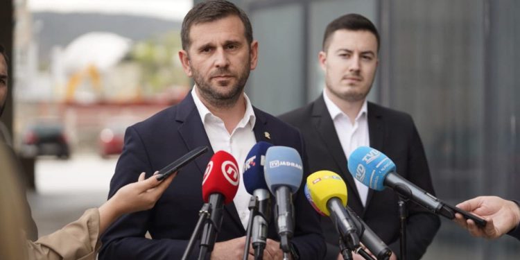 Puljak na konferenciji prozvao HDZ da njihovi interesi nisu u skladu s interesima Splita. Šuta sazvao konferenciju