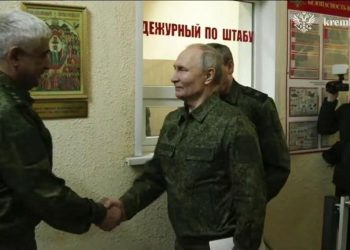 Putin obukao vojnu uniformu i stigao u Kursk