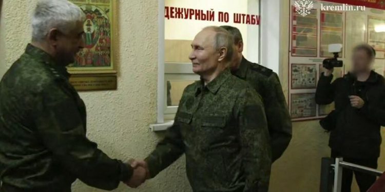 Putin obukao vojnu uniformu i stigao u Kursk