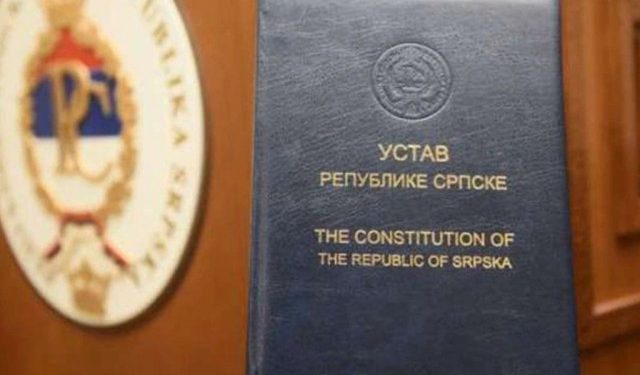 RADNA VERZIJA NOVOG USTAVA RS Ukida se Vijeće naroda, uvodi se vojska i novi politički poredak