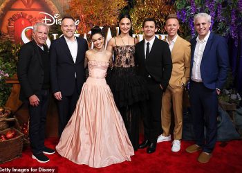 Rachel Zegler i Gal Gadot probijali su ‘klasične znakove veze’ s ‘prisilnim i nelagodnim’ prikazom na premijeri Snjeguljice, jer znak govorenja otkriva koliko su zapravo udaljeni