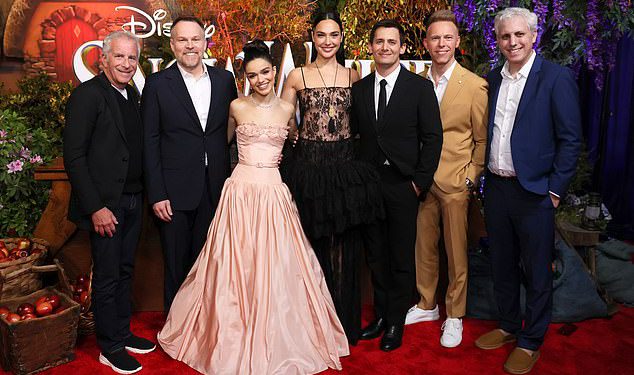 Rachel Zegler i Gal Gadot probijali su ‘klasične znakove veze’ s ‘prisilnim i nelagodnim’ prikazom na premijeri Snjeguljice, jer znak govorenja otkriva koliko su zapravo udaljeni