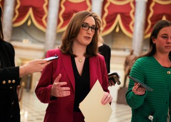 Republikanske oluje iz saslušanja nakon što je namjerno zabluda transgresivna žena: “Nemate li pristojnosti?”