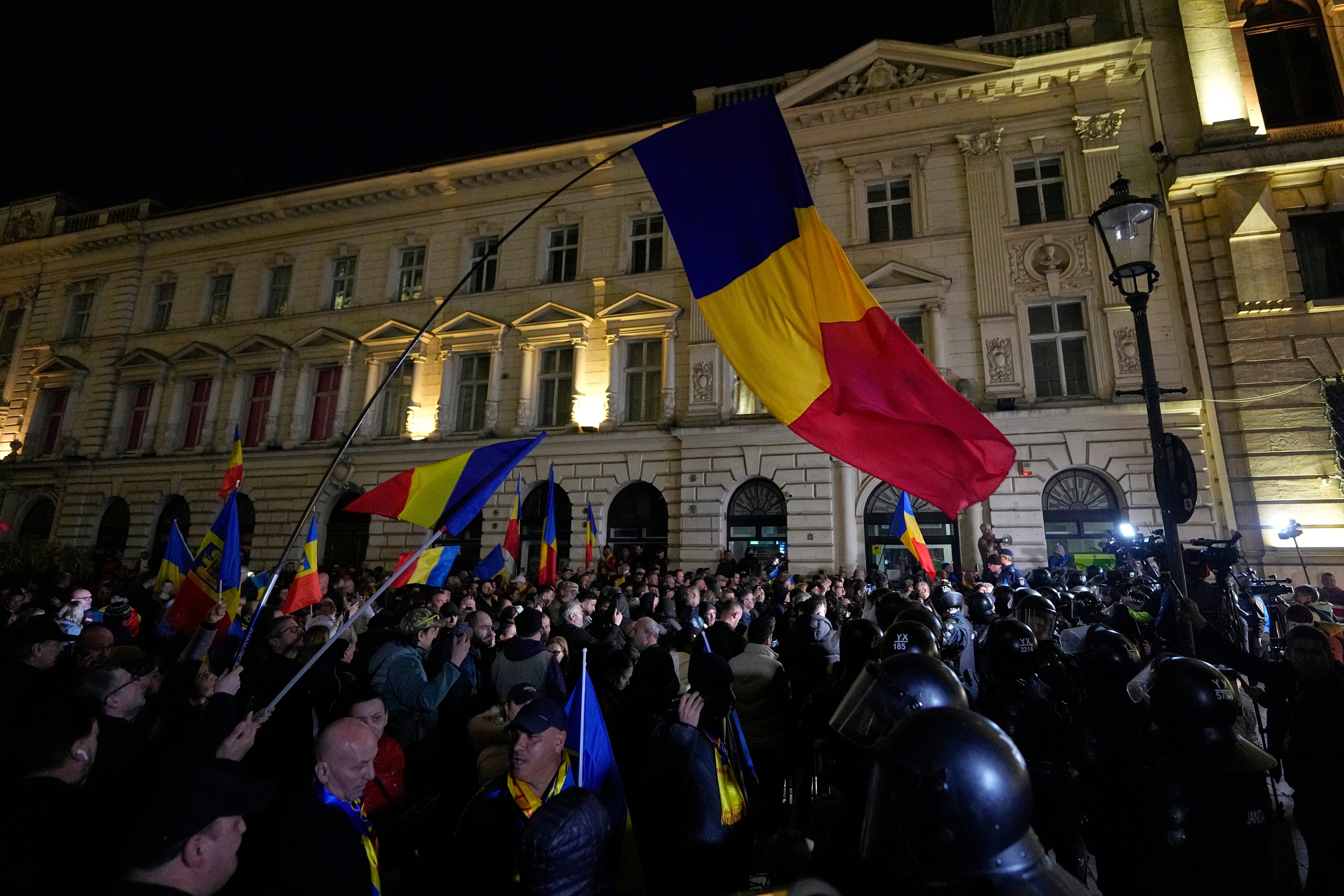 Pristalice Calina Georgescu prosvjeduju nakon odluke da ga zabrani da ponovno pokrene