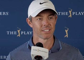 Rory McIlroy donosi odgovor s tri riječi dok golfer razbija svoju tišinu zbog bijesne svađe koja ga je vidjela kako ukrade obožavateljski telefon nakon što je bio upetljan
