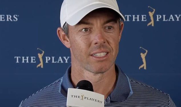 Rory McIlroy donosi odgovor s tri riječi dok golfer razbija svoju tišinu zbog bijesne svađe koja ga je vidjela kako ukrade obožavateljski telefon nakon što je bio upetljan