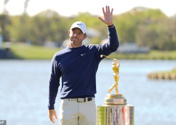 Rory McIlroy osvojio je svoj drugi igrač prvenstva nadmašen JJ Spaun preko dramatičnog doigravanja s tri rupe – nakon što je Amerikanac pronašao vodu na zloglasnoj 17. rupi