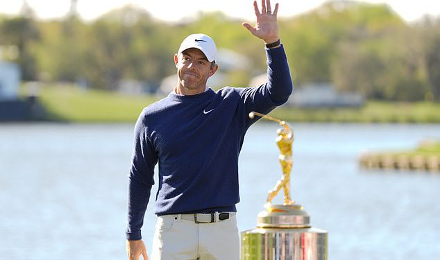 Rory McIlroy osvojio je svoj drugi igrač prvenstva nadmašen JJ Spaun preko dramatičnog doigravanja s tri rupe – nakon što je Amerikanac pronašao vodu na zloglasnoj 17. rupi