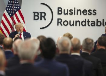Rusija ‘lakše se nositi’ nego Ukrajina – Trump – RT World News