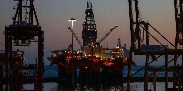 Rusija se pretvara u kriptovalute kako bi zaobišla zapadne sankcije u trgovini naftom: Reuters