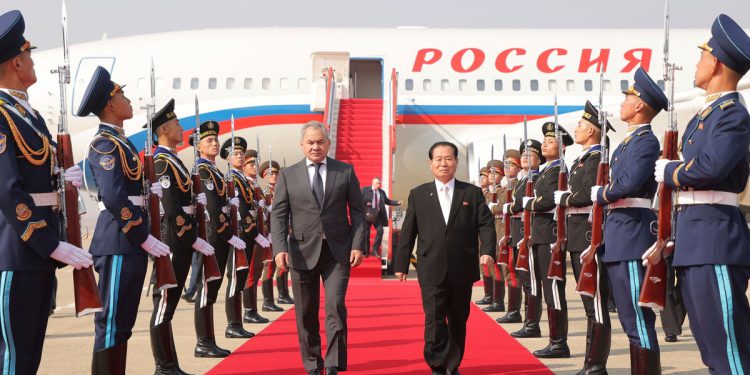 Ruski dužnosnik Serge Shoigu zahvaljuje Kim Jong Unu u Sjevernoj Koreji na Ukrajinskoj podršci