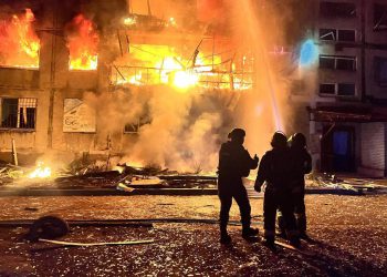 Ruski štrajk na ukrajinskom dobropillya u regiji Donjecsk ubija 11 dok Trump smanjuje američku inteligenciju