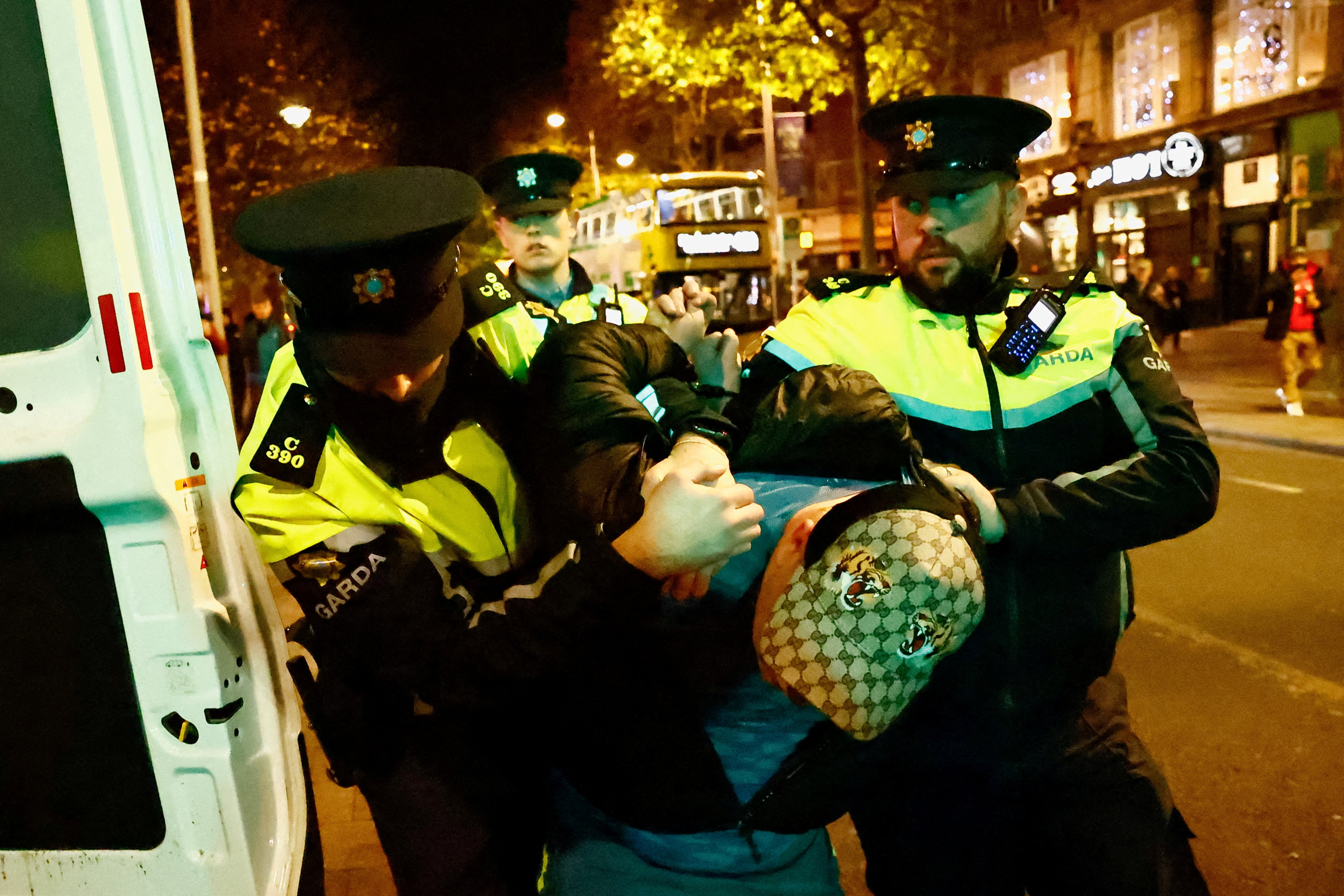 Dublinski neredi 2023. godine izbili su migrant zbog uboda tri mlade djevojke, izazivajući niz antiimigrantskih objava na društvenim medijima iz McGregora