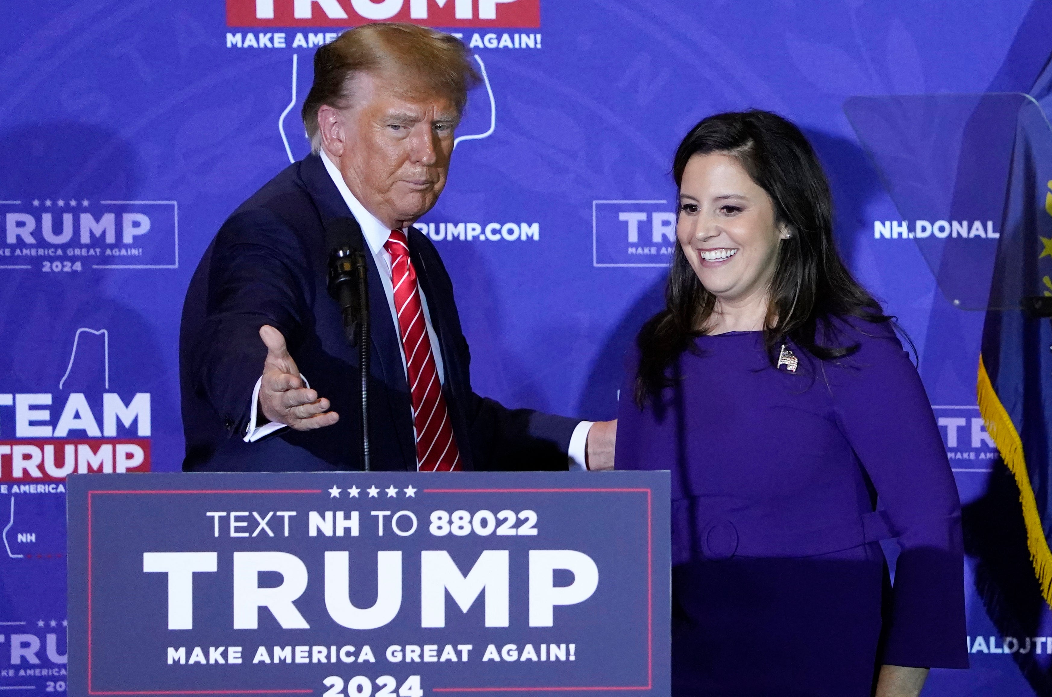 Njujorška izaslanica Elise Stefanik pojavljuje se s Donaldom Trumpom na mitingu