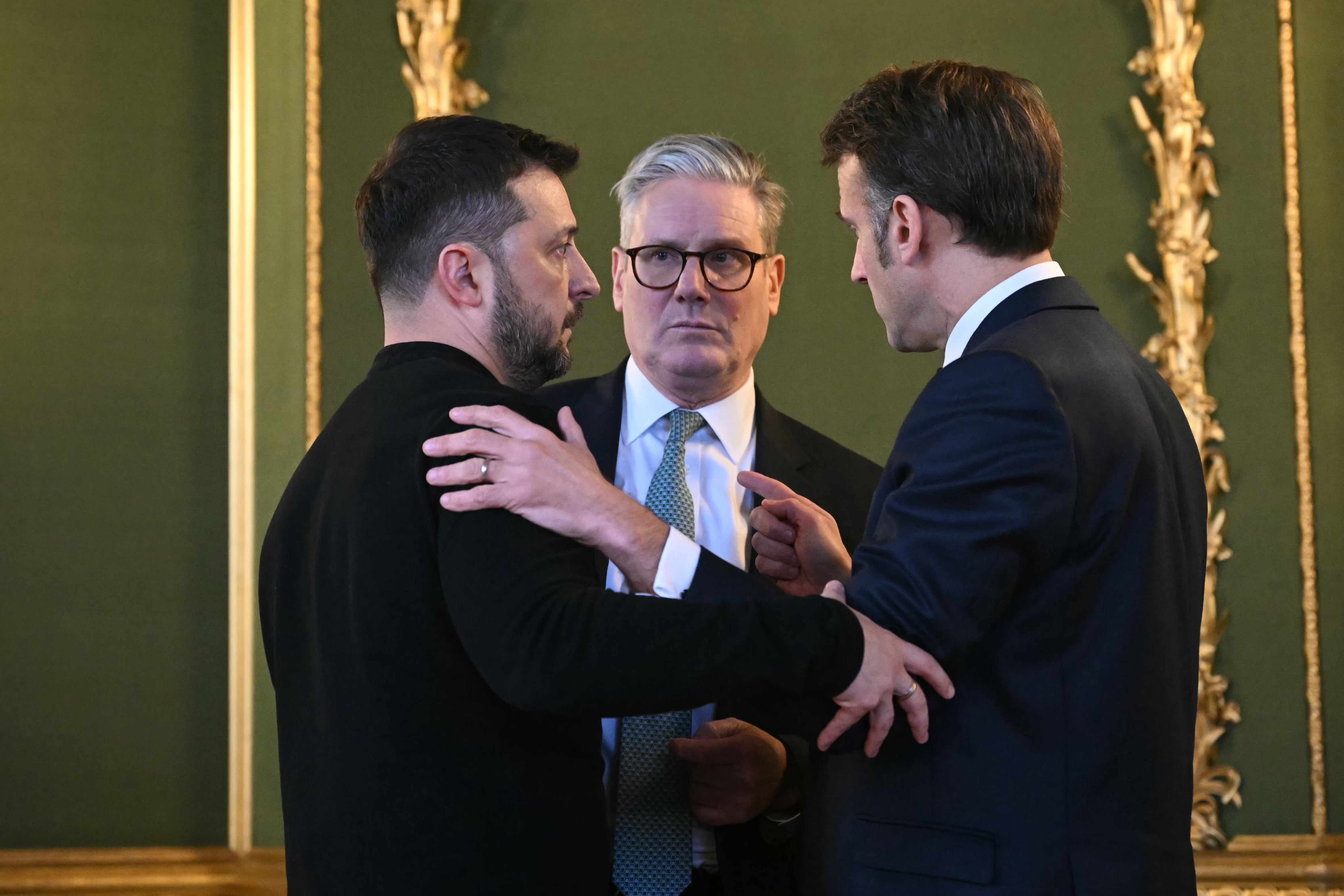 Volodymyr Zelensky, Keir Starmer i Emmanuel Macron u Lancaster Houseu u Londonu