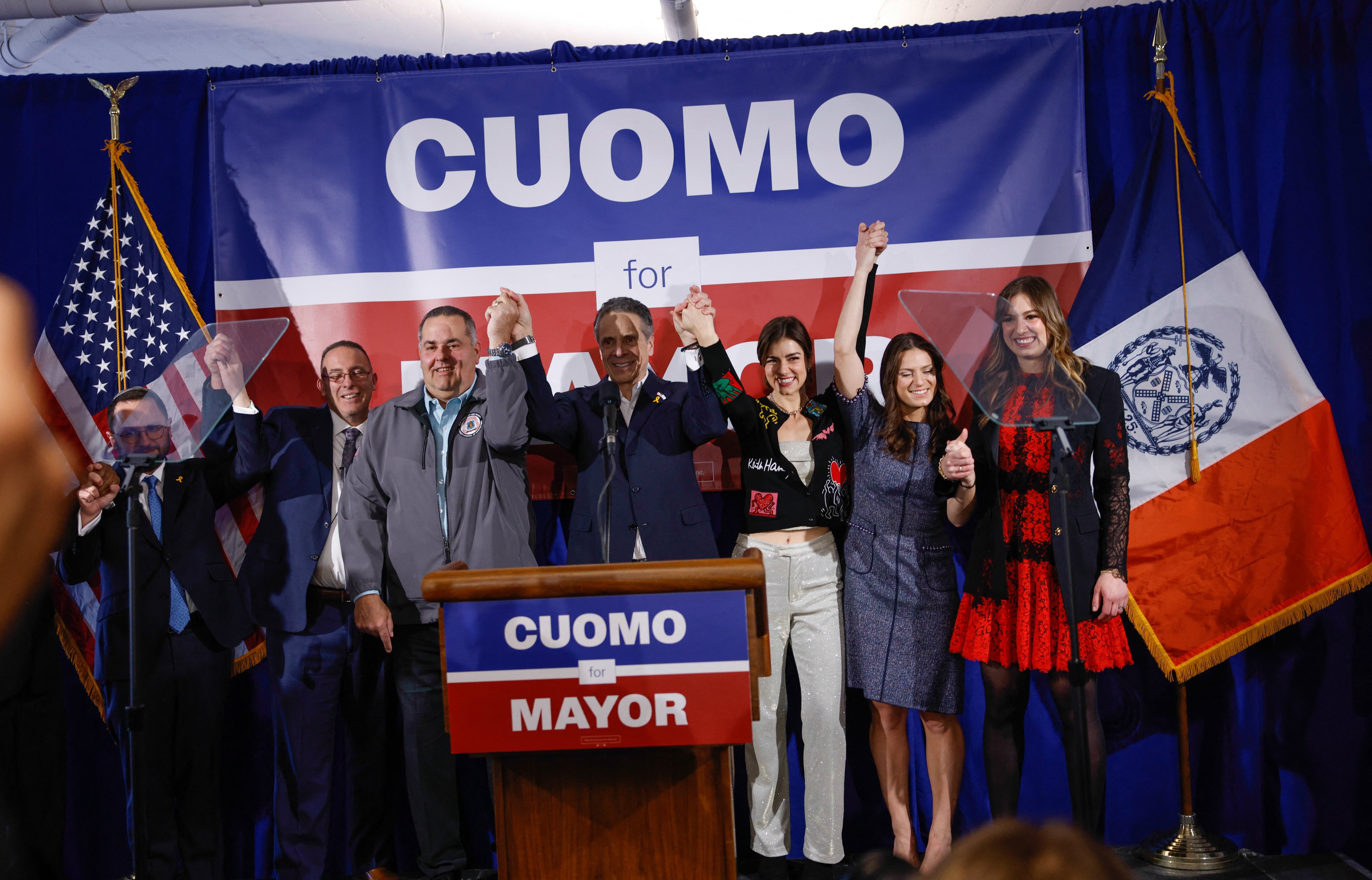 Kao što trenutno stoji, dva najveća imena u općinskoj utrci u New Yorku - Cuomo i trenutni gradonačelnik Eric Adams - nose prilično malo prtljage