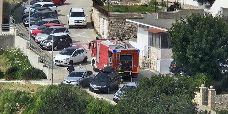 SULUDO I OPASNO Hvarski vatrogasci u 2025. su imali preko 30 intervencija i još se bore s parkiranim automobilima