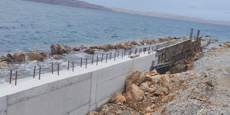 Saniramo javnu plažu, ni jedan kamion zemlje nije u moru!