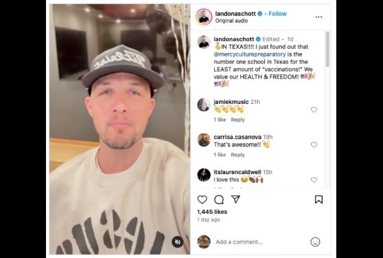 Mercy Culture Pastor Landon Schott objavio je ovaj tjedan Instagram videozapis u kojem je navodno proslavila partnersku školu crkve u Teksasu koja je navodno imala najnižu stopu cijepljenja u državi za ospice. Njegov je video privukao podršku i kritike usred epidemije ospica u zapadnom Teksasu