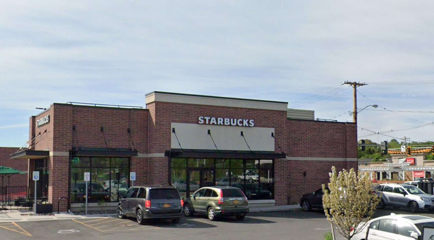 Starbucks u Rochesteru, New York, gdje je radio Christopher TheVanesan i otpušten je iz