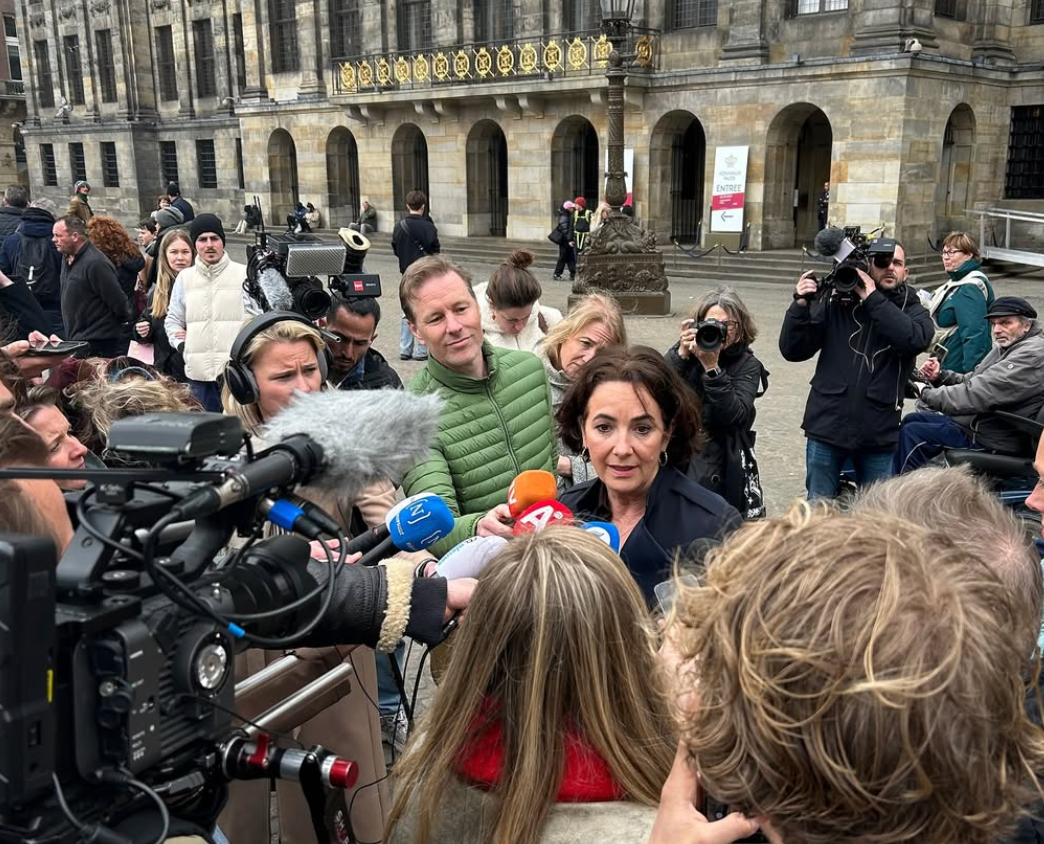 Gradonačelnik Amsterdama razgovara s novinarima nakon uboda