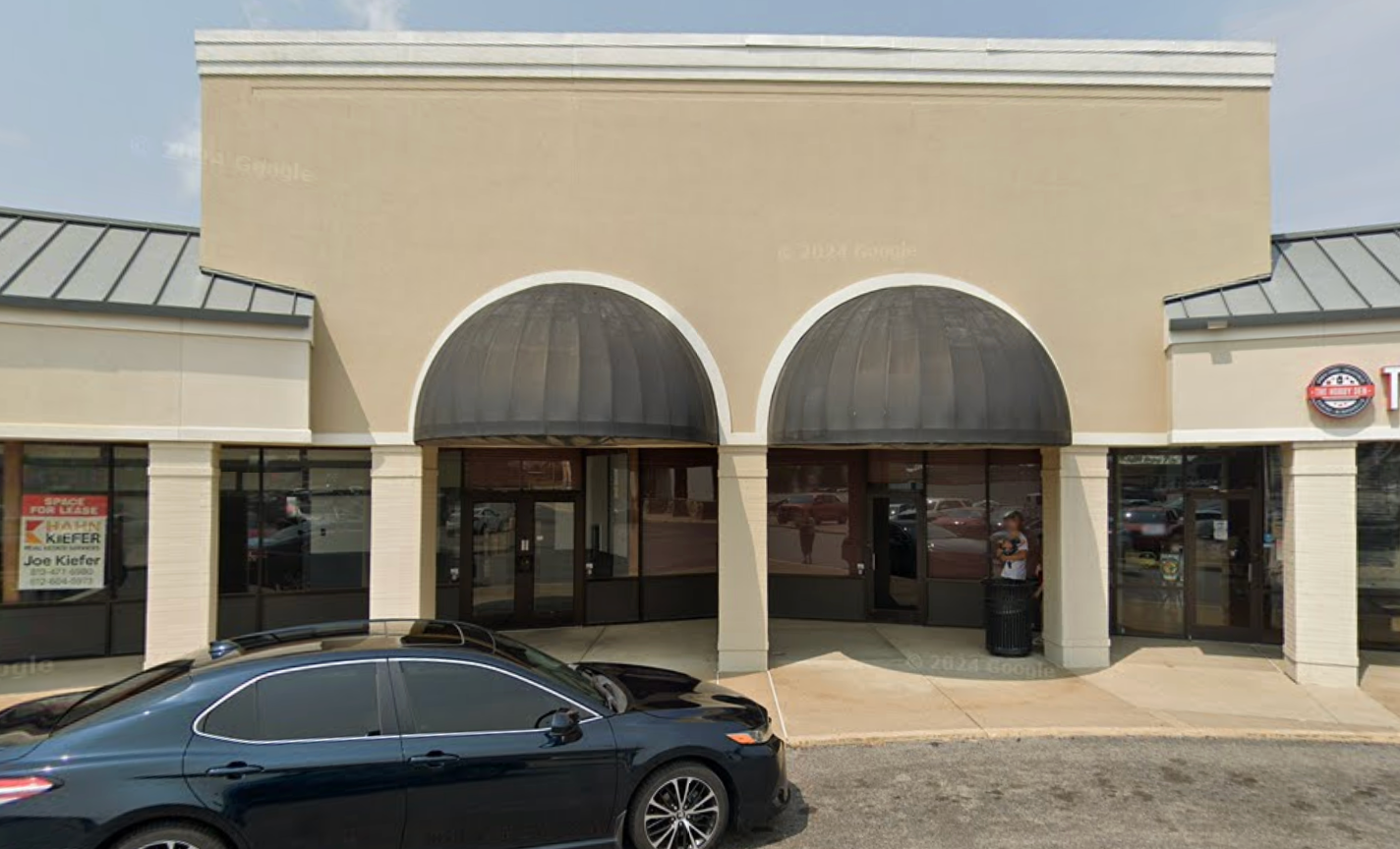 Slika Google Earth prikazuje mjesto tajlandskog bistroa i bara u srpnju 2023., nekoliko mjeseci prije nego što se restoran otvorio