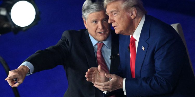 Sean Hannity molio je Trumpa da prestane napadati Fox News, kaže New Book