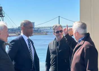 Šef HUD-a pokazuje kako privatno-javna partnerstva ubrzano-svjetlucava područja u Philly Tour