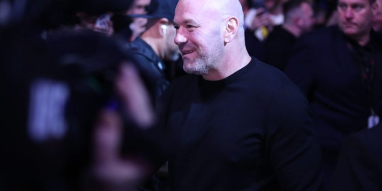 Šef UFC -a i Trump saveznik Dana White snimili su zagrljaj optuženi seksualni ljudi Andrew i Tristan Tate