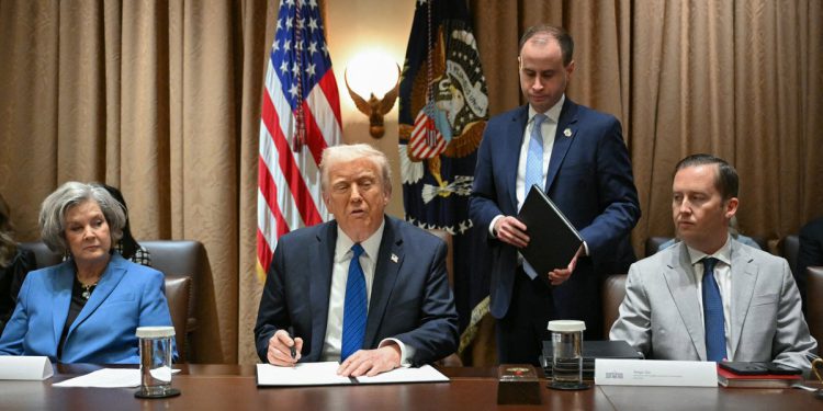 Signalni chat zabluda je potresao Washington. Osim u Bijeloj kući u kojoj je odbačen
