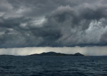 Škura bura s mogućim neverama na sjeveru, a na južnom Jadranu i dalje jugo