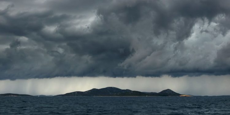Škura bura s mogućim neverama na sjeveru, a na južnom Jadranu i dalje jugo