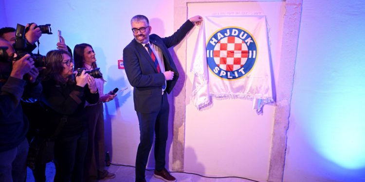 Sportske novosti – ANKETA: Slažete li se oštrim istupom Hajdukova predsjednika Bilića?