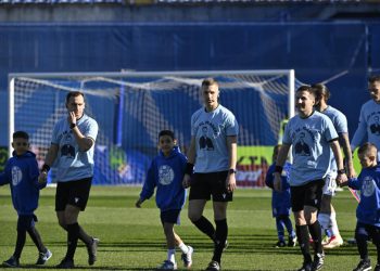 Sportske novosti – Bivši nogometaš Dinama i Hajduka teško je bolestan. Igrači na Maksimir istrčali s porukom podrške