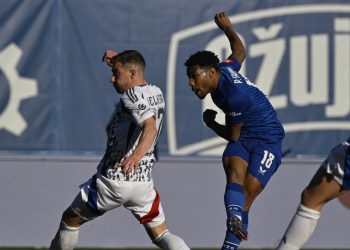 Sportske novosti – Dinamo poveo odmah po povratku na teren. Pogledajte kako je Pierre-Gabriel iskoristio ‘asist’ Baturine