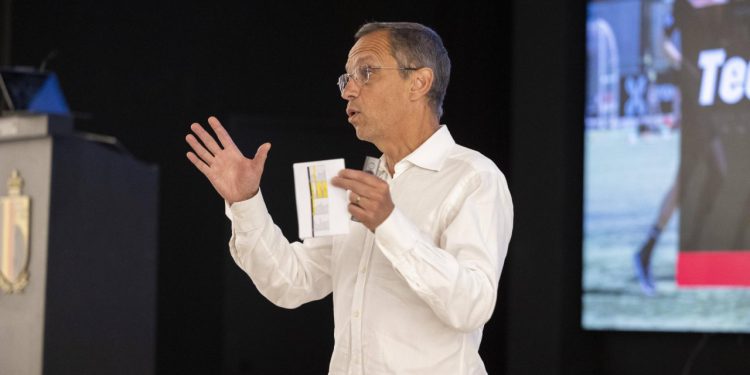 Sportske novosti – Francuz Layec obišao sve klubove, Dinamovi igrači i trener ‘posebno’ su ga dočekali…