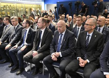 Sportske novosti – IO Dinama zasjedao četiri sata, iz Maksimira poručili: ‘Klub funkcionira odlično, a u svlačionici se rađa inat’
