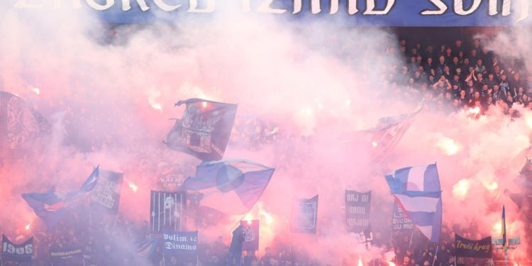 Sportske novosti – Kako je moguće prošvercati toliko pirotehnike? Padalo je sve i svašta, eksplozije su odjekivale kao u filmu