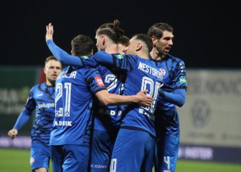 Sportske novosti – Kovačević se morao popeti na stol nakon što je Slaven već šesti puta preokrenuo rezultat pod njegovim vodstvom