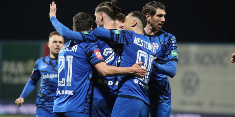 Sportske novosti – Kovačević se morao popeti na stol nakon što je Slaven već šesti puta preokrenuo rezultat pod njegovim vodstvom