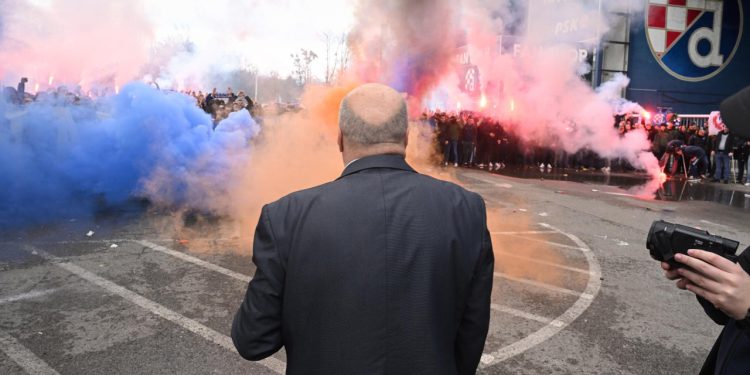 Sportske novosti – Navijači Dinama prije godinu dana nisu očekivali da će klub biti zatvoren, a Zajec očito nije zadovoljan svojom ulogom