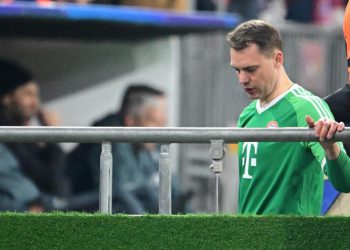 Sportske novosti – Ovo se rijetko viđa u nogometu: Velikan se ozlijedio dok je slavio gol, a veteran se morao spustiti s tribine