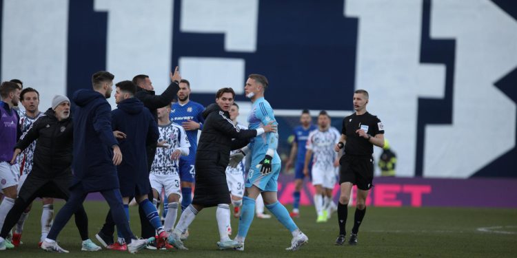 Sportske novosti – Potez koji je izazvao kaos na Maksimiru: ‘Seljački nogomet, to se ne radi ni u petim ligama’