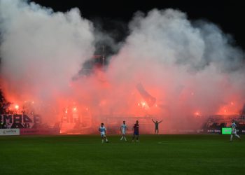 Sportske novosti – Rijeka i Hajduk zbog ponašanja svojih navijača moraju platiti 58.000 eura kazne