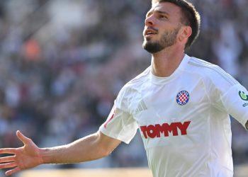 Sportske novosti – Sada je jasno zašto Mlakar dosad nije zabijao za Hajduk i tu nastaje problem. Na potezu je