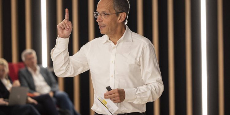 Sportske novosti – Šef sudaca posjetio tri kluba, razgovarao s Bilićem i Gattusom. Otvoreno su govorili o sudačkoj problematici