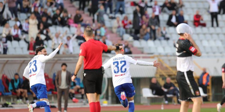 Sportske novosti – UŽIVO/VIDEO: Hajduk se mučio pa povećao prednost, nesretni Banić zatresao vlastitu mrežu